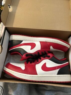 Nike Air Jordan 1 Low Retro Bulls Chicago Bred Mens Size